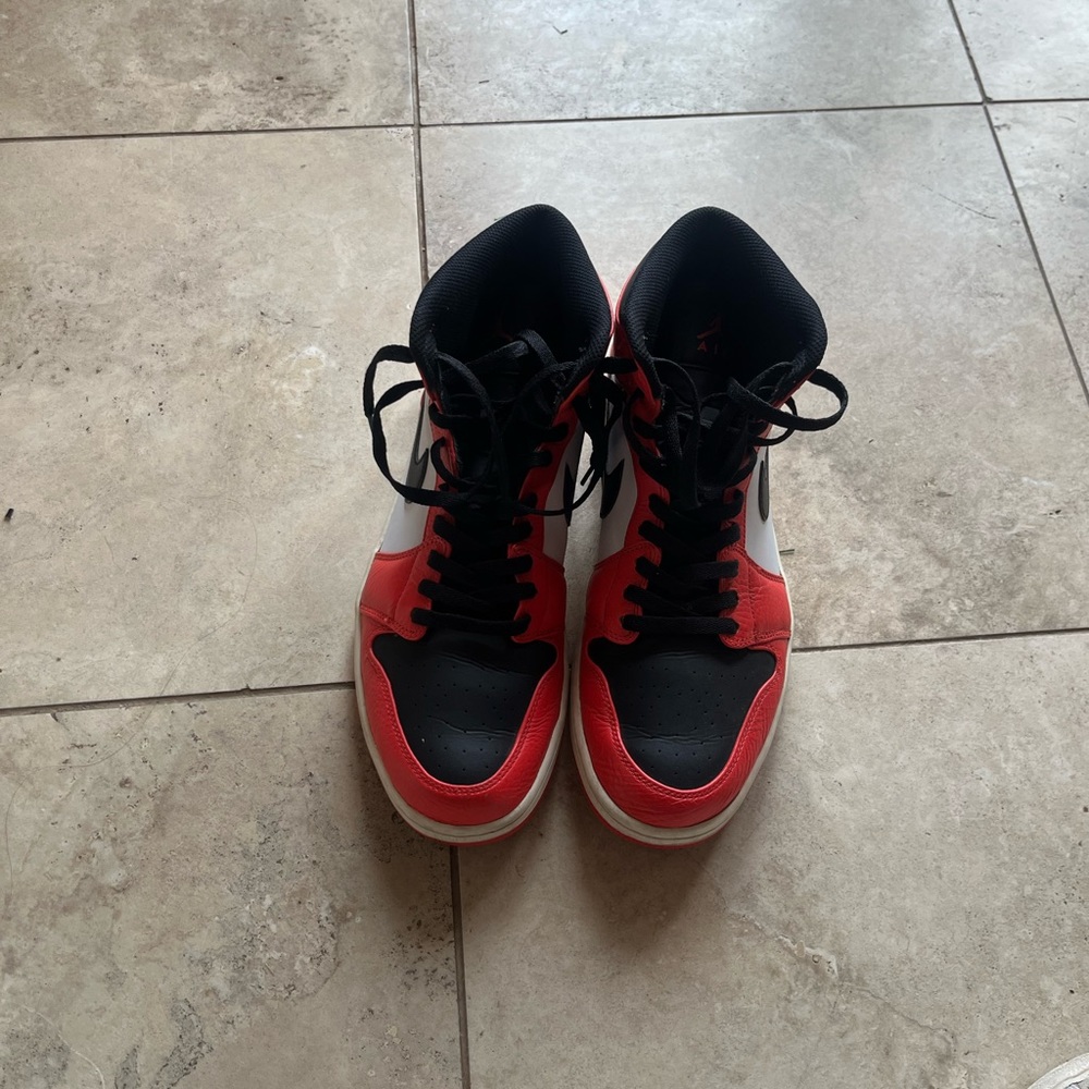 Jordan 1 highs Orange Max. Size 13 men’s.